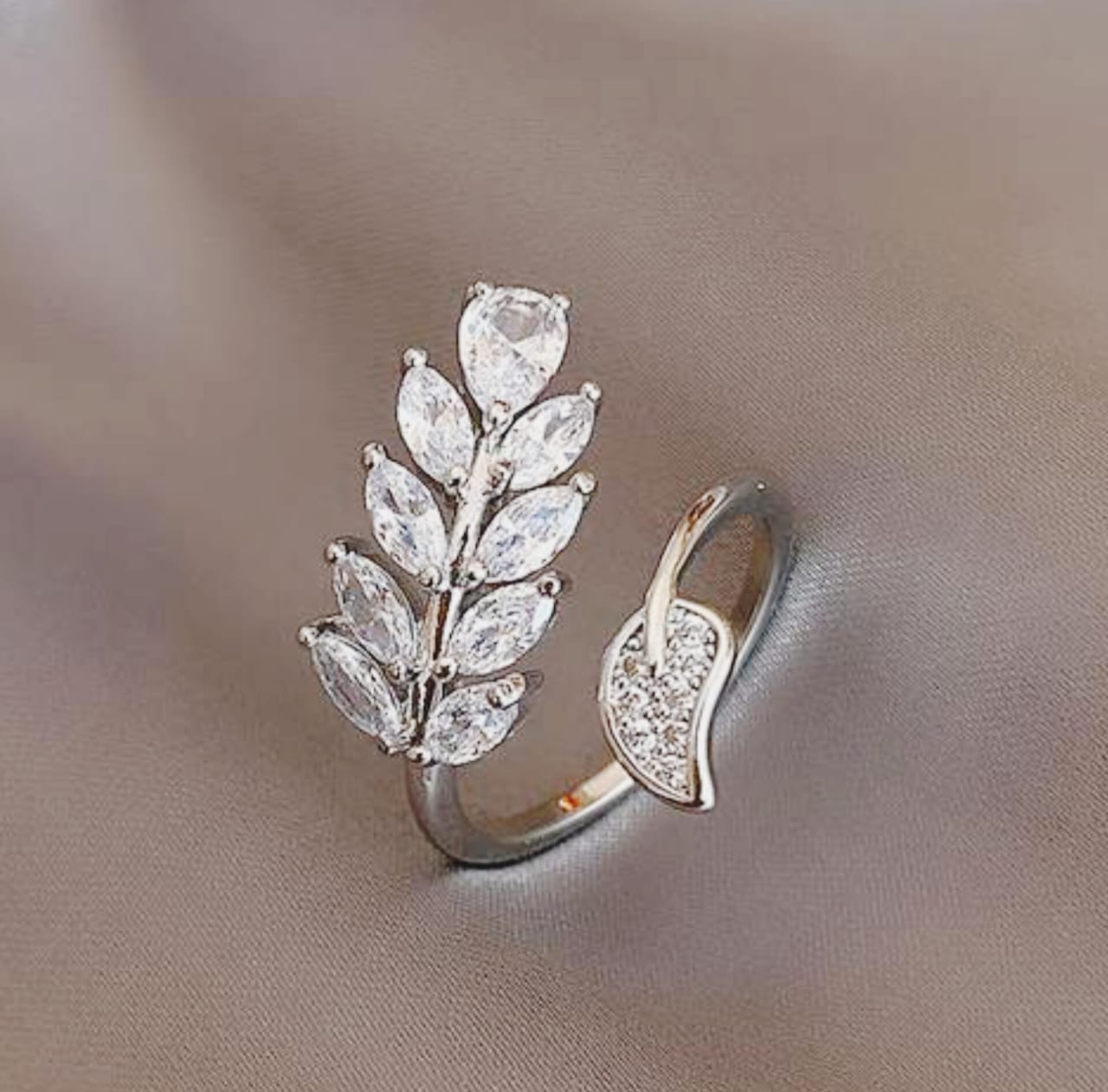 Elegant Silver Leaf Style Zirconic Ring Jewelry (Adjustable)