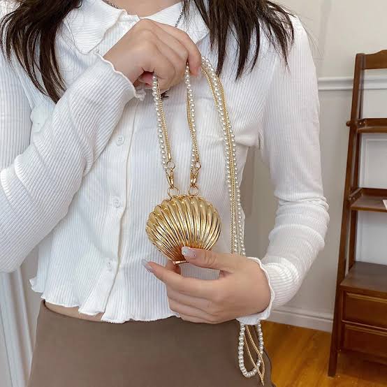 Trendy Pearl Chain Shell Bag / Clutch