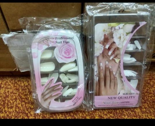 100 Pcs Professional Nails Cosmetics
