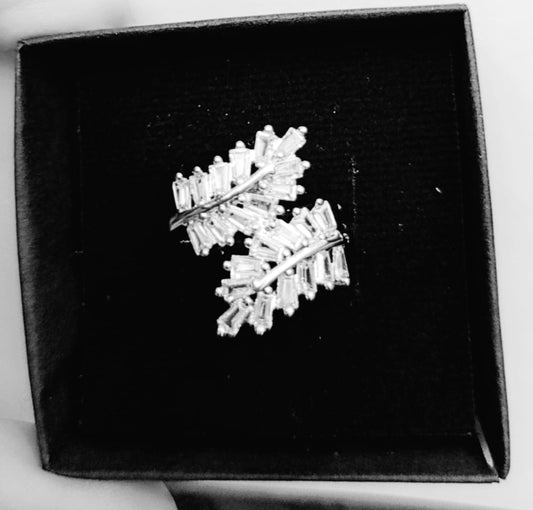 Luxury Snow Flake Cut Crystals Ring (Adjustable) Jewelry