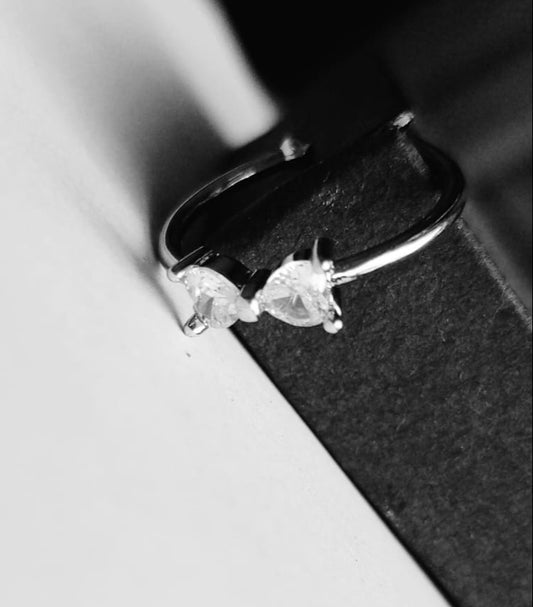 Elegant Silver Zirconic Bow Style Ring Jewelry (Adjustable)