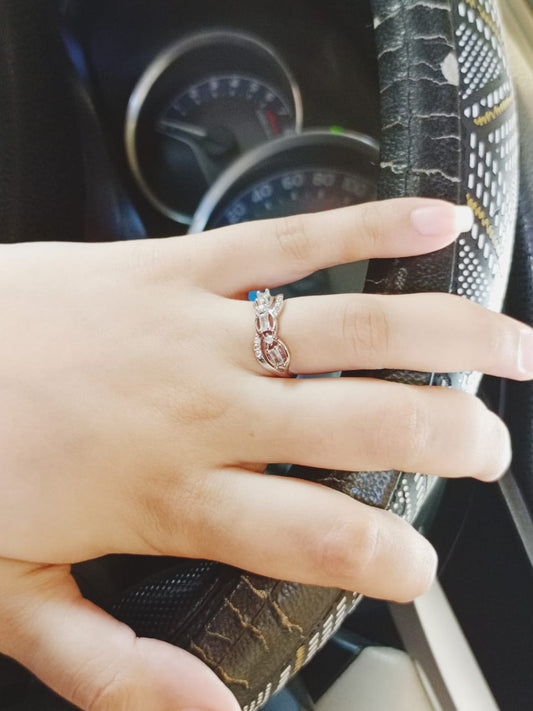 Silver Plated Twist Elegance Zircon Ring Jewelry (Adjustable)