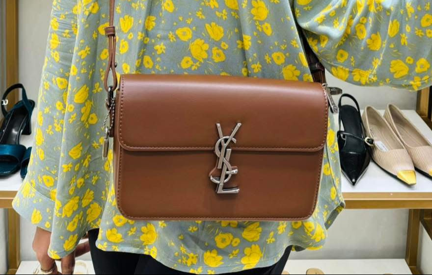 Elegance Logo Flap Shoulder / Hand Bags